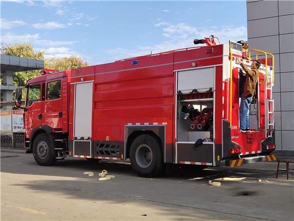 重汽8噸消防車